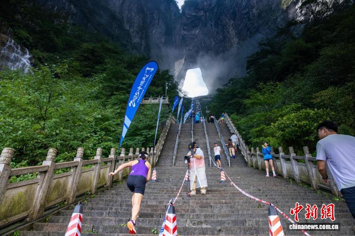 2025“冲顶天门”精英组天梯极速冲顶赛激烈展开