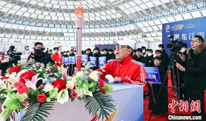 82岁传奇火炬传递点燃省运会 首金诞生于短距离