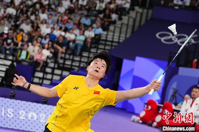 何冰娇女单摘银 安赛龙男单卫冕 巴黎奥运羽毛球