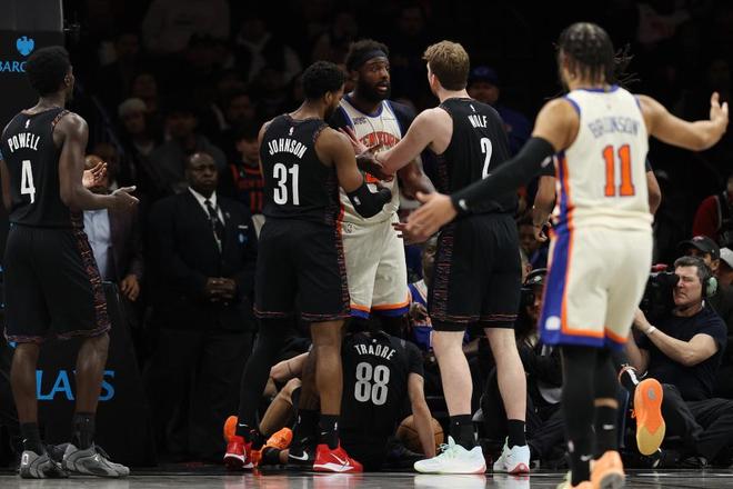 尼克斯逆转篮网豪取5连胜 唐斯布伦森联手制胜