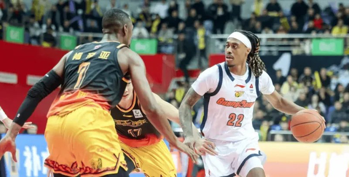 广东惨败上海遭遇四重打击 内线短板暴露麦考尔