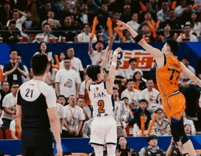 广东惨败上海遭遇四重打击 内线短板暴露麦考尔