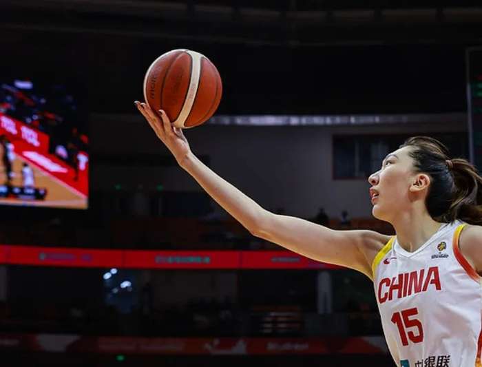 杨舒予凭实力入选世预赛最佳阵容 比利格双星领