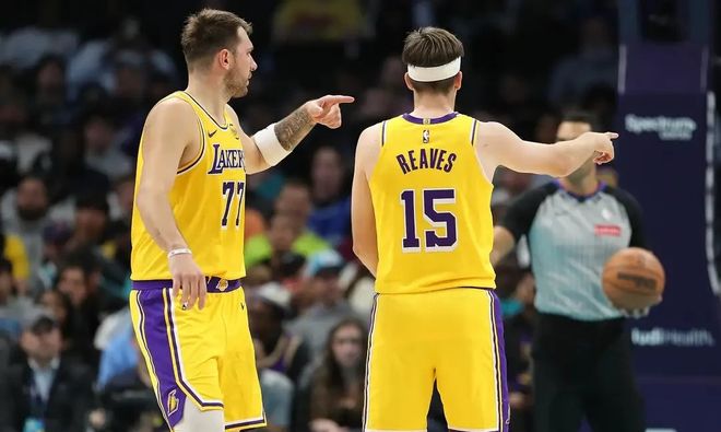 湖人8连胜重返西部前三 东契奇里夫斯双核闪耀季