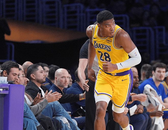 湖人8连胜重返西部前三 东契奇里夫斯双核闪耀季