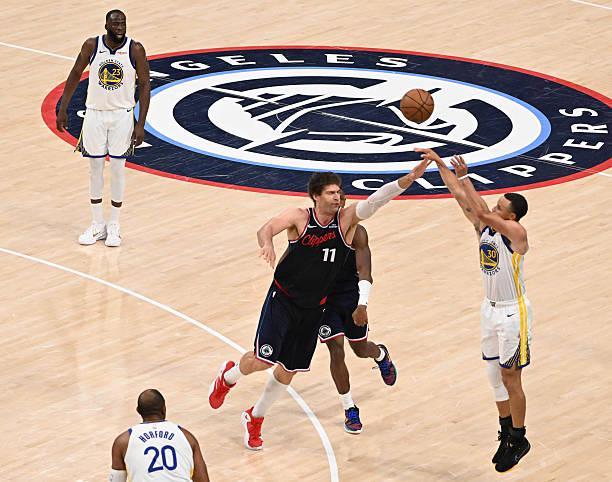 勇士逆转快船晋级季后赛 洛佩斯防守失误致惨败