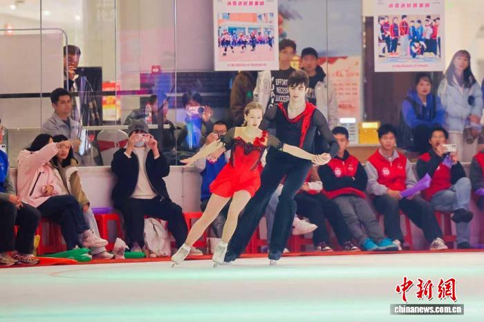 长沙站启动湖南百万人上冰活动，中外选手献艺